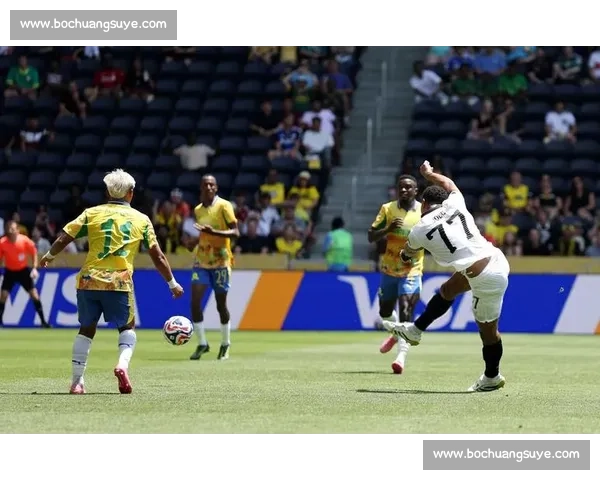 世俱杯首轮点球 7 中 5：布努神扑救主，内维斯点杀银河战舰