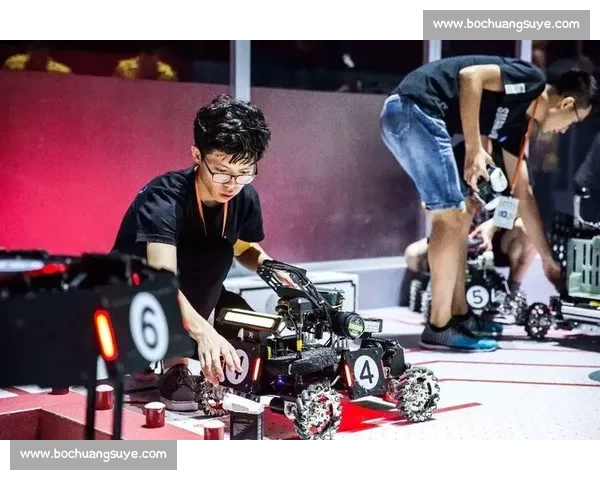 机器人足球赛连环翻车,担架员成意外主角 机器人足球赛连环翻车,担架员成意外主角